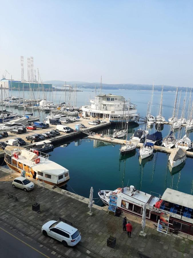 Apartment Marina With Sea View Пула Екстериор снимка